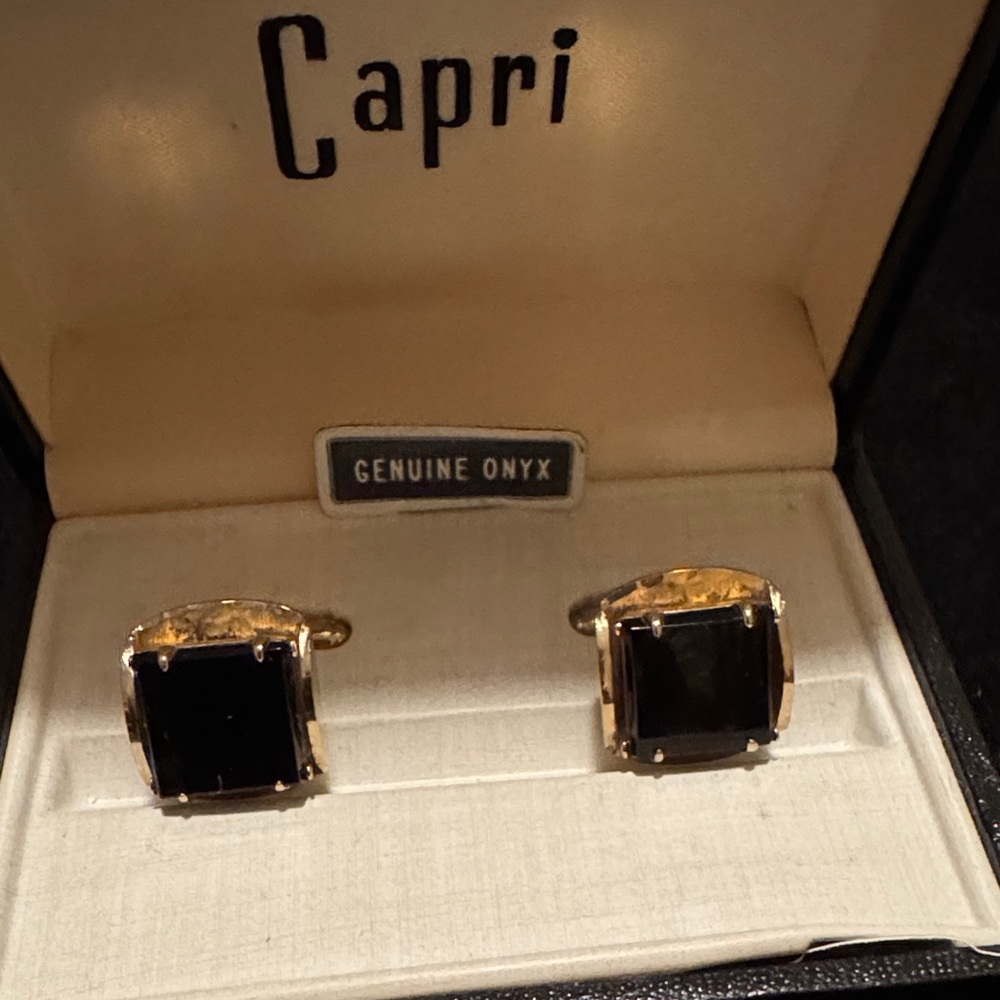 Vintage Capri Genuine Onyx in Gold Tone Cufflinks